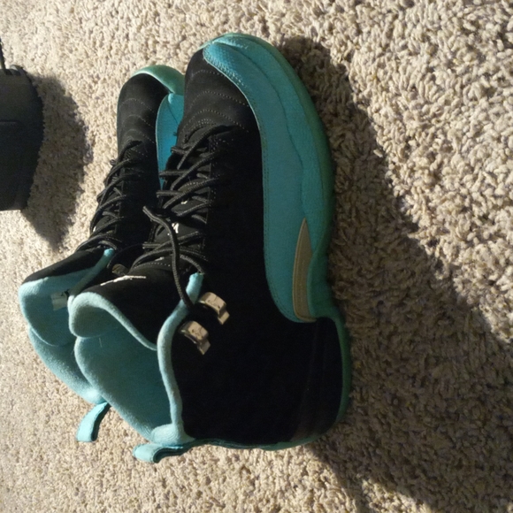 Jordan Retro 12s Hyper Jade - Picture 2 of 7
